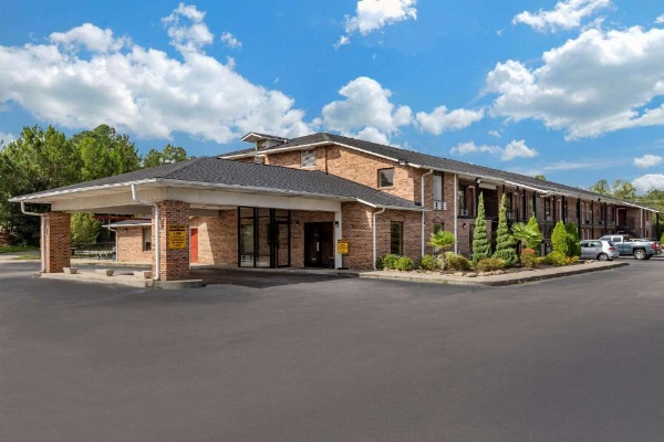 Econo Lodge Inn & Suites Lugoff image 13