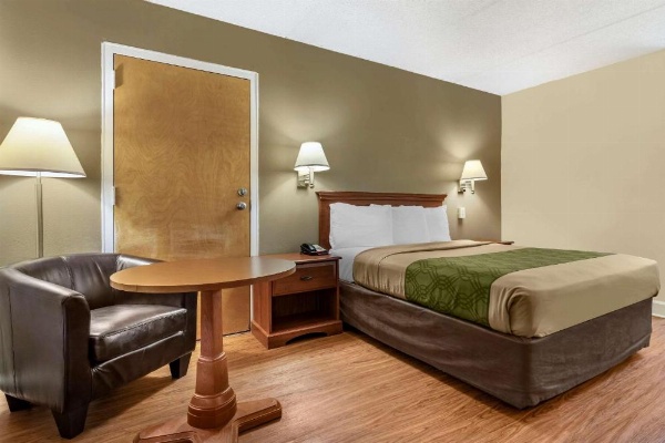 Econo Lodge Inn & Suites Lugoff image 18