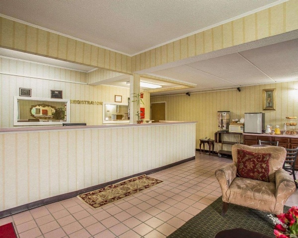 Econo Lodge Inn & Suites Lugoff image 4